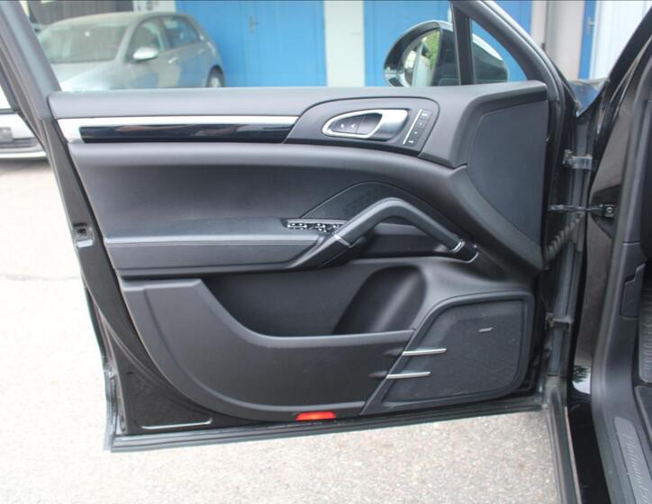 Porsche Cayenne 20