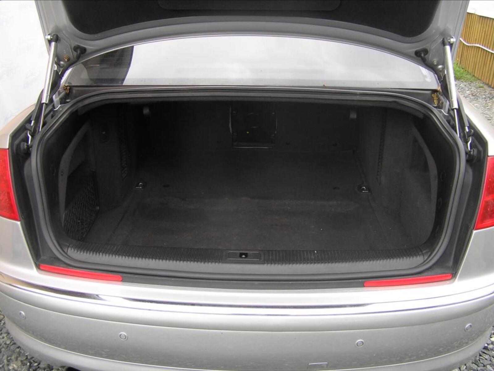 Audi A8 13
