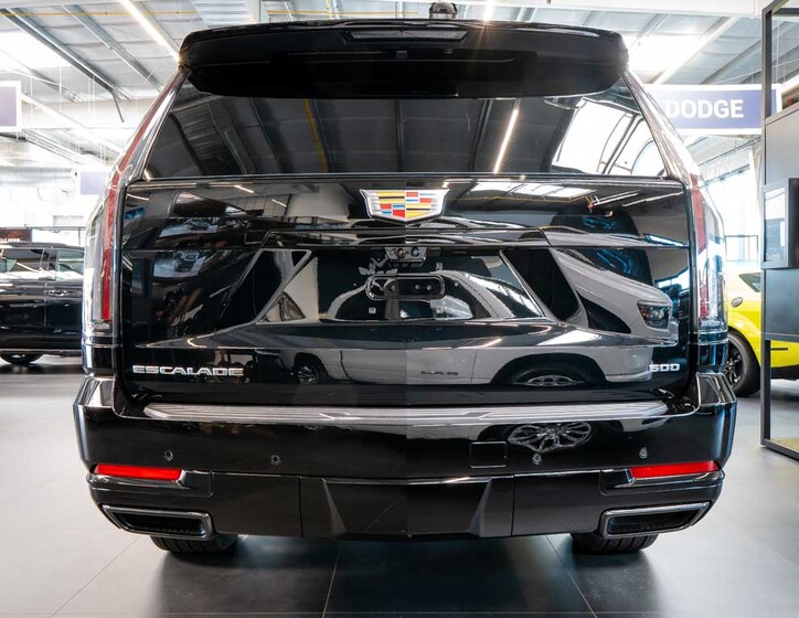 Cadillac Escalade 4