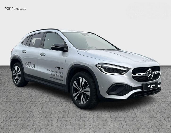 Mercedes-Benz GLA 7