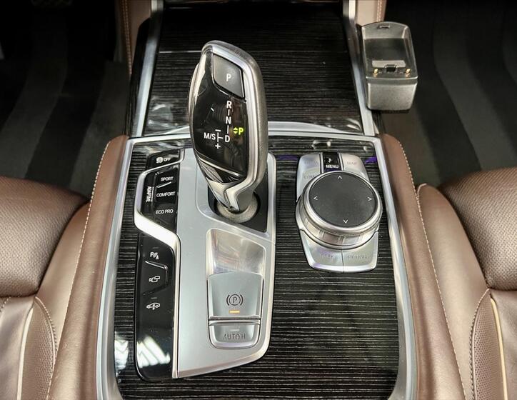 BMW Řada 7 29