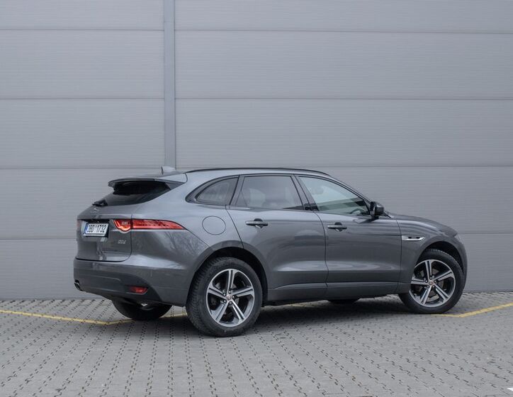 Jaguar F-Pace 5