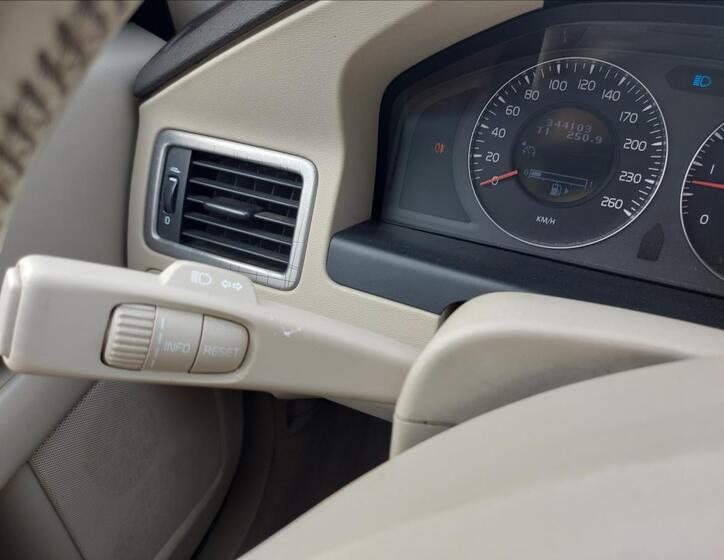 Volvo XC70 28