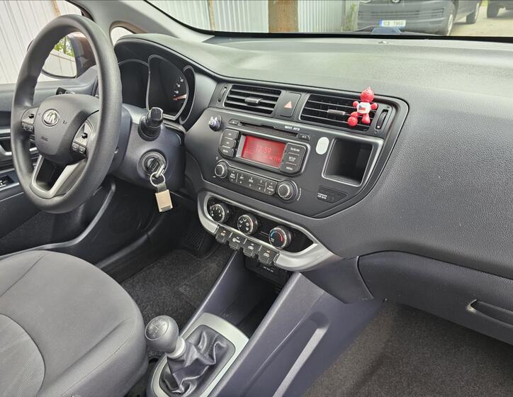 KIA Rio 26