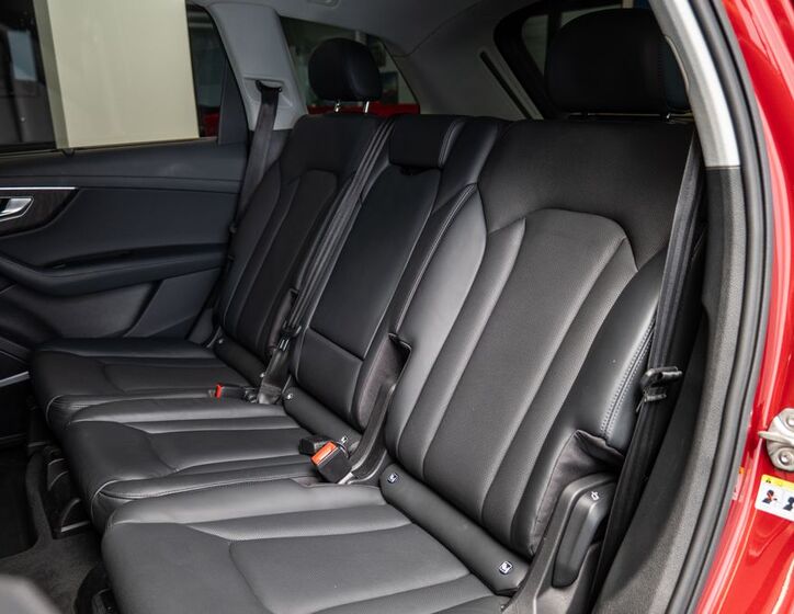 Audi Q7 11