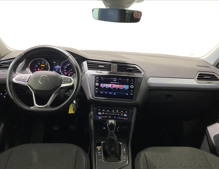 Volkswagen Tiguan 9