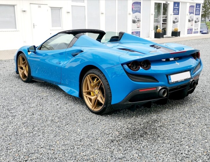 Ferrari F8 17