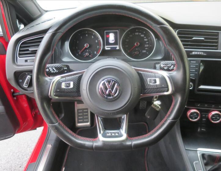 Volkswagen Golf 15