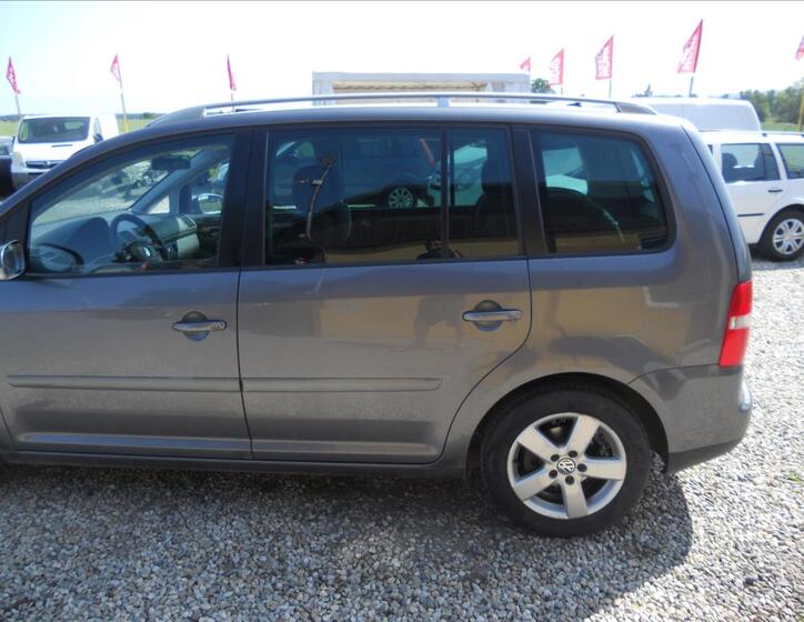 Volkswagen Touran 9