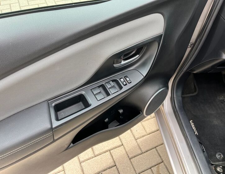 Toyota Yaris 12