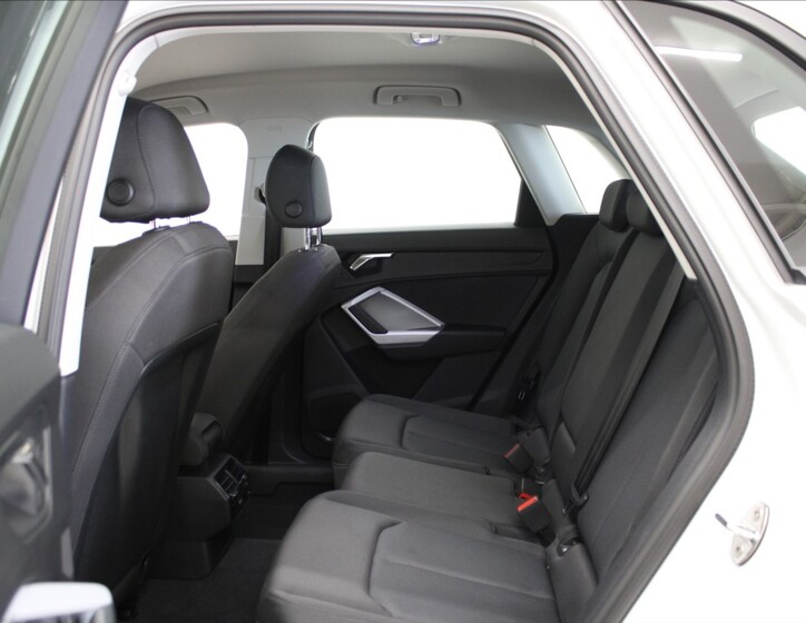 Audi Q3 7