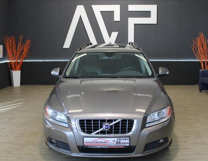 Volvo V70 3