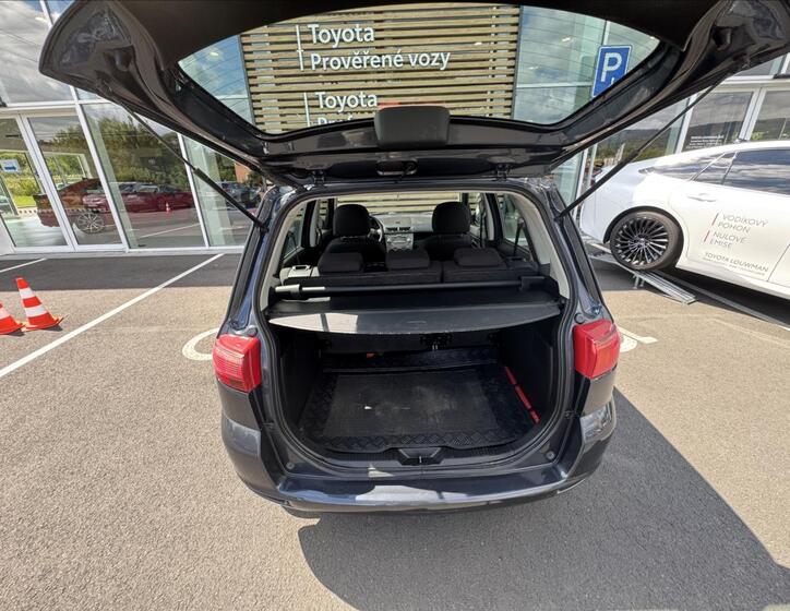 Mazda 2 8
