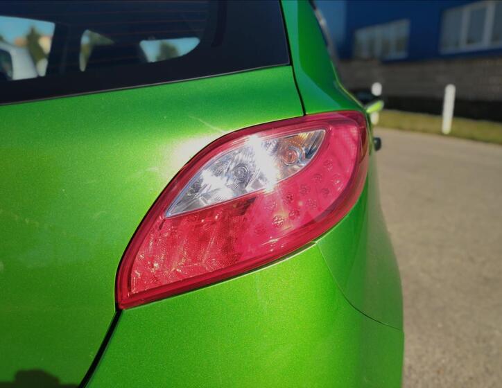 Mazda 2 8