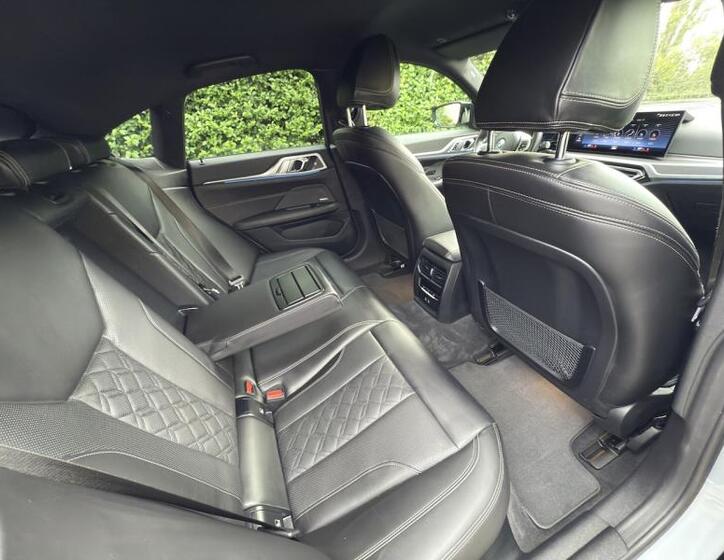 BMW i4 12