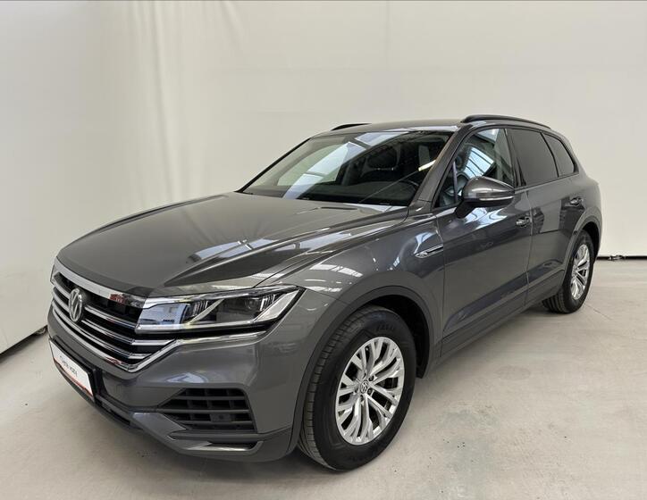 Volkswagen Touareg 1
