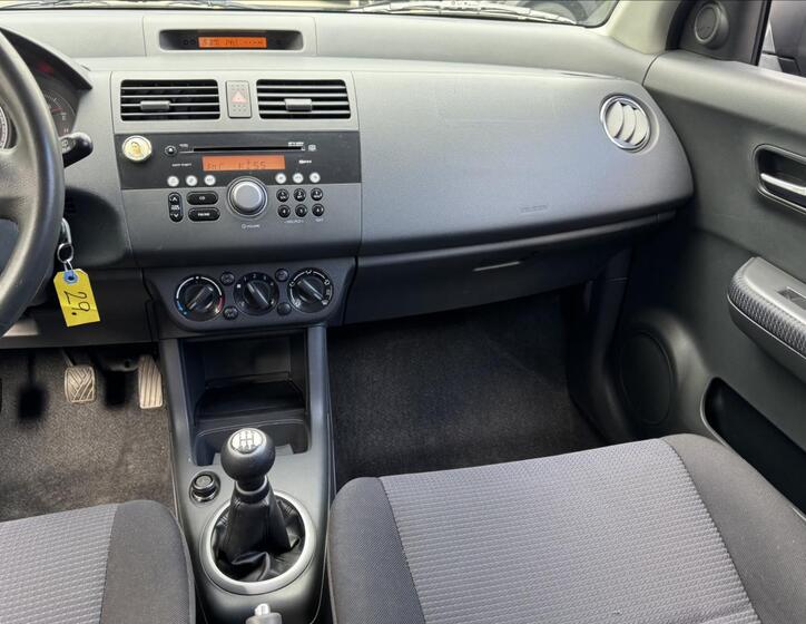 Suzuki Swift 33