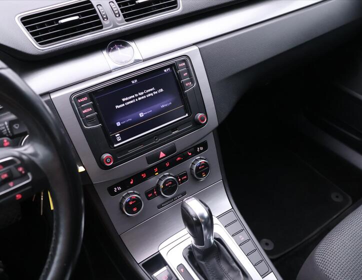 Volkswagen Passat 25