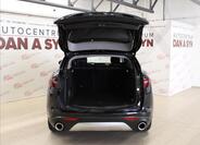 Alfa Romeo Stelvio 7