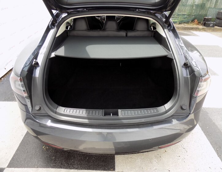 Tesla Model S 8