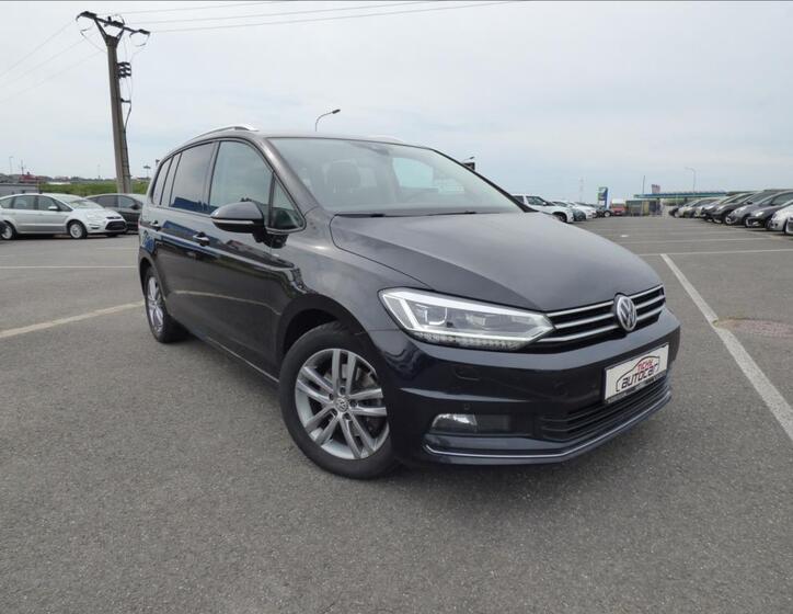 Volkswagen Touran 1