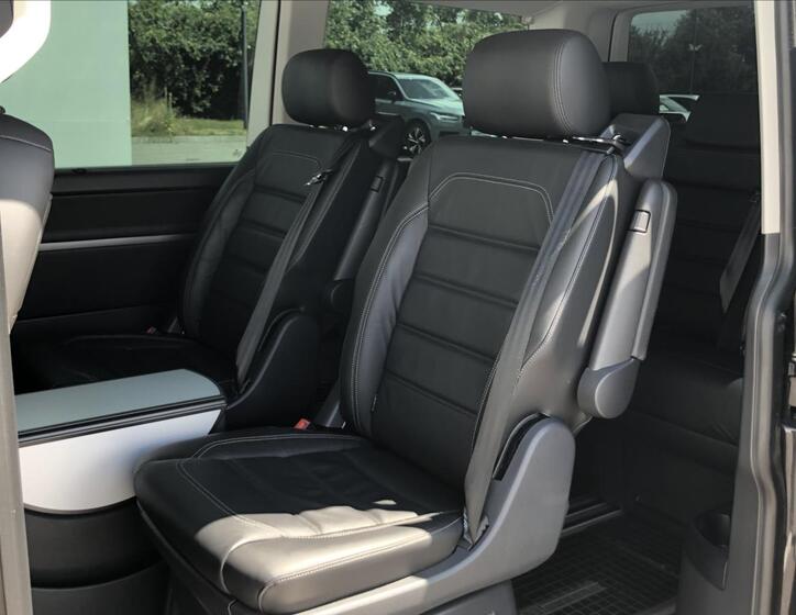 Volkswagen Multivan 13