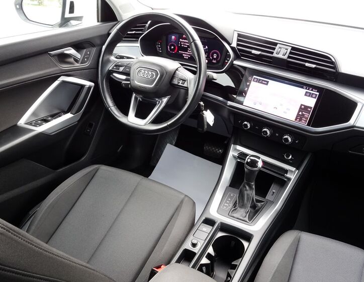 Audi Q3 19