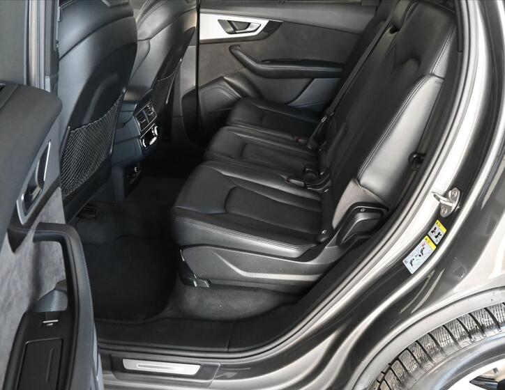 Audi SQ7 11