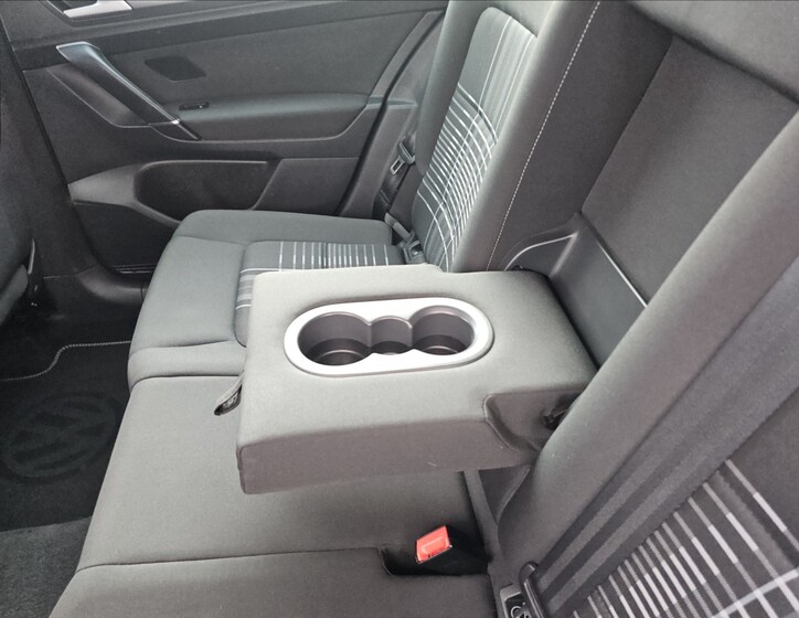 Volkswagen Golf Sportsvan 27