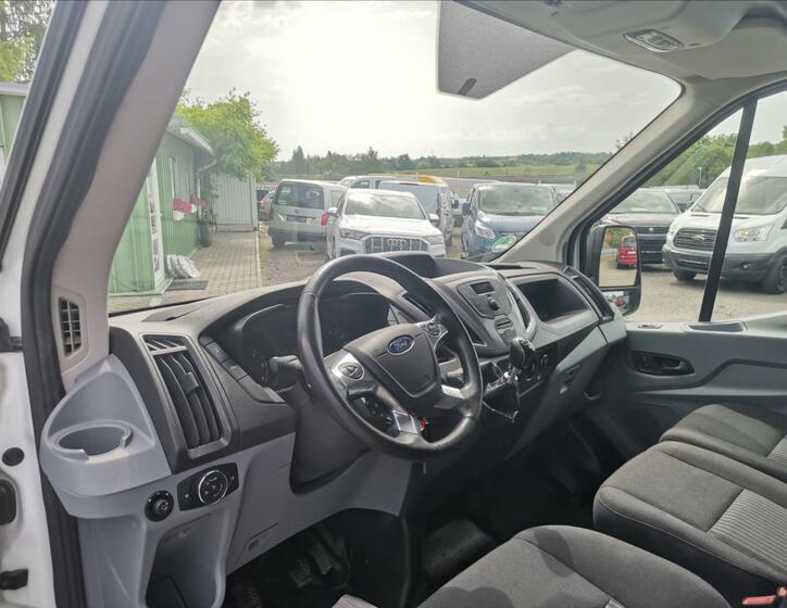 Ford Transit 8
