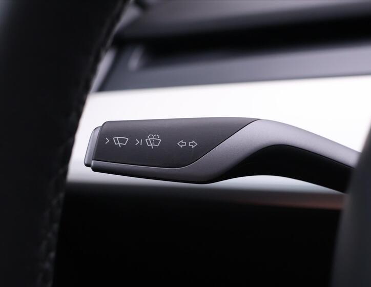 Tesla Model 3 21