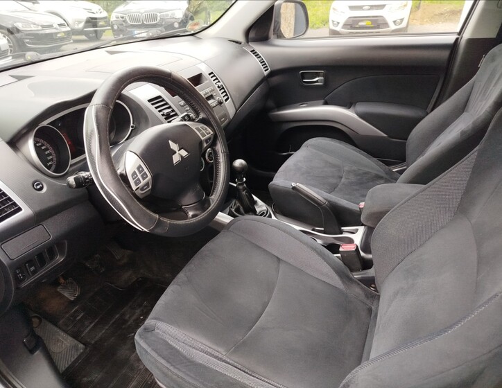 Mitsubishi Outlander 10
