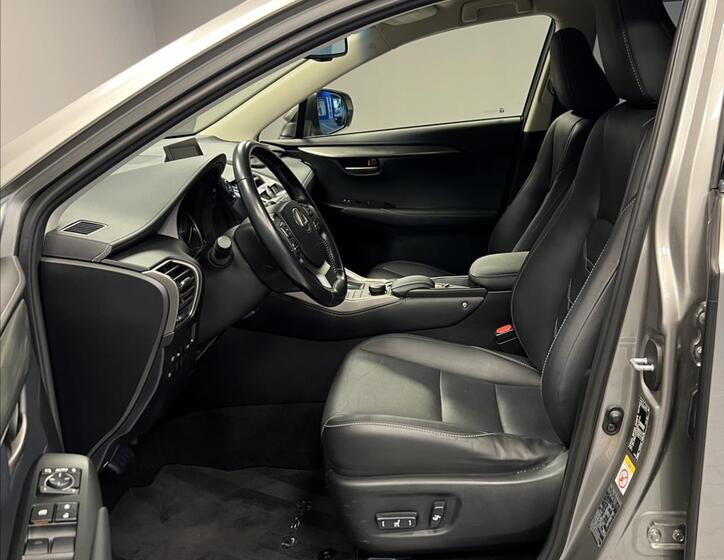 Lexus NX 300h 6