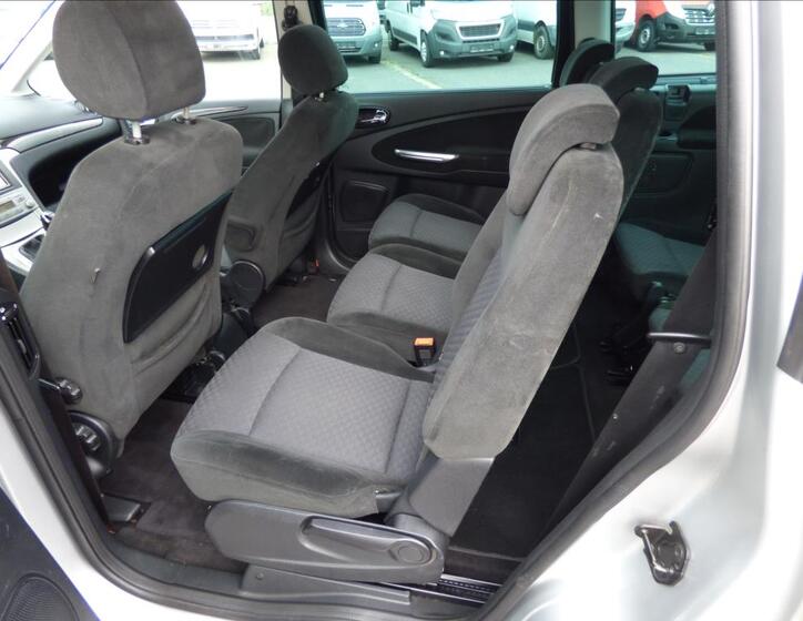 Ford Galaxy 29