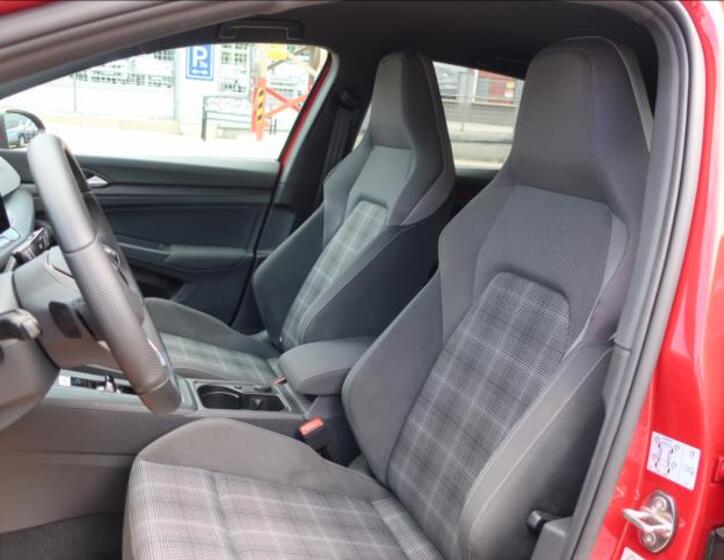 Volkswagen Golf 10
