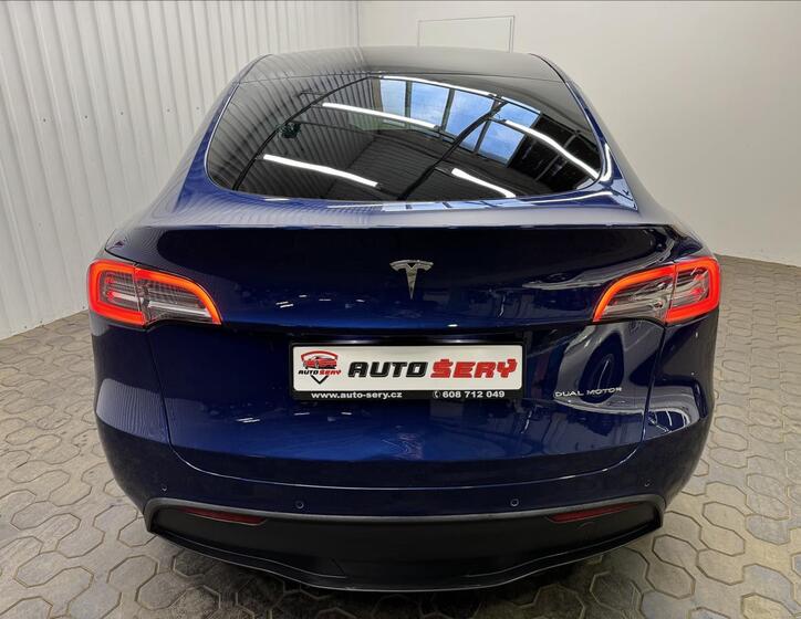 Tesla Model Y 7