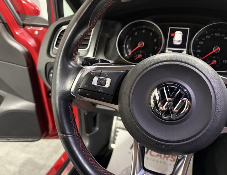 Volkswagen Golf 9