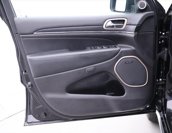 Jeep Grand Cherokee 12