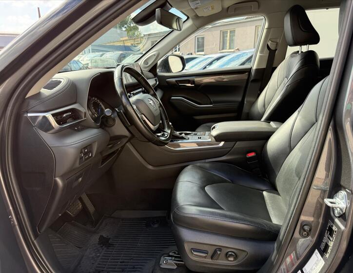 Toyota Highlander 8