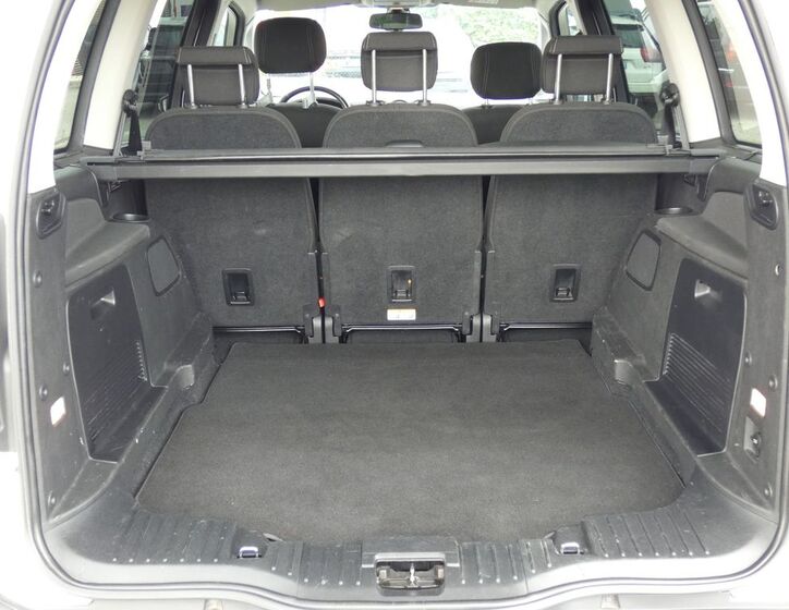 Ford Galaxy 44
