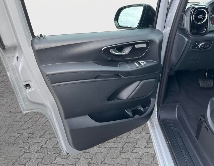 Mercedes-Benz Vito 9
