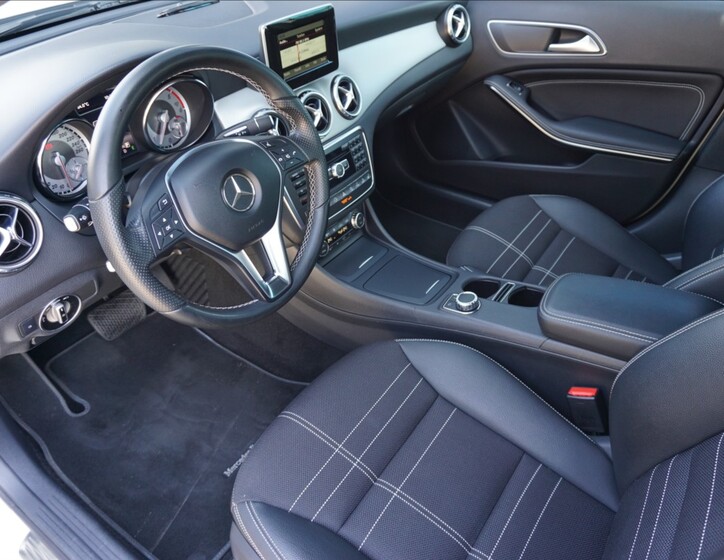 Mercedes-Benz GLA 8