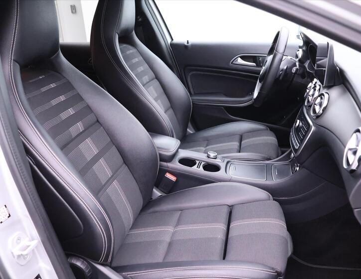 Mercedes-Benz GLA 15