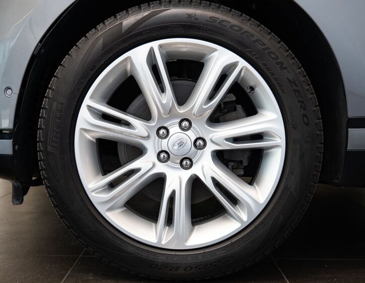 Land Rover Range Rover Velar 18