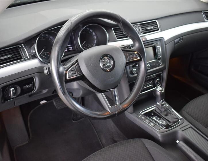 Škoda Superb 9