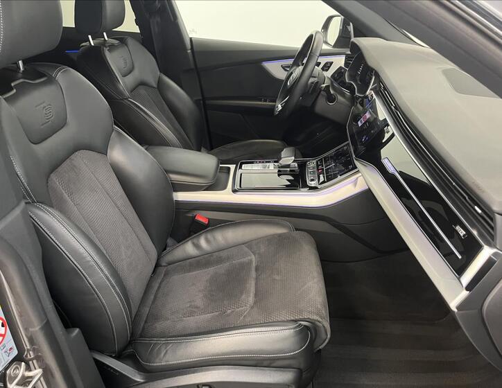 Audi Q8 23