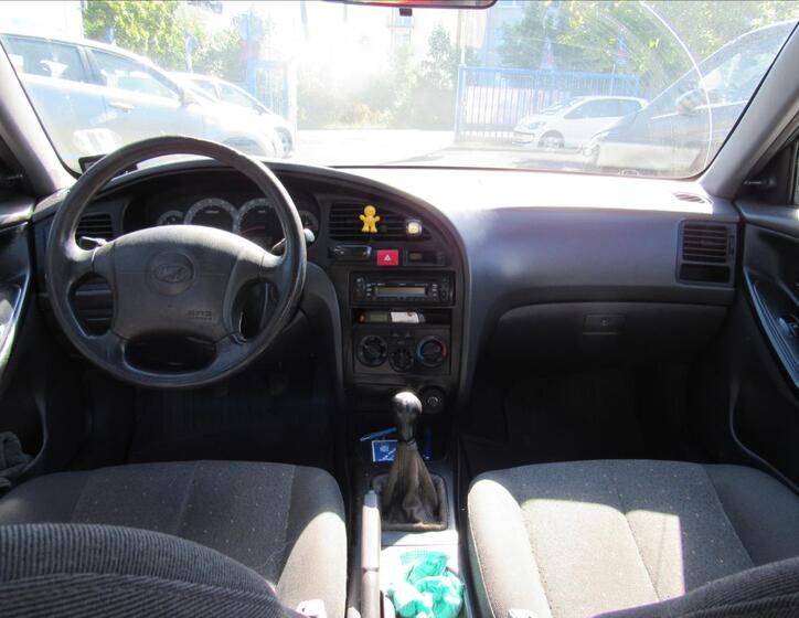 Hyundai Elantra 11