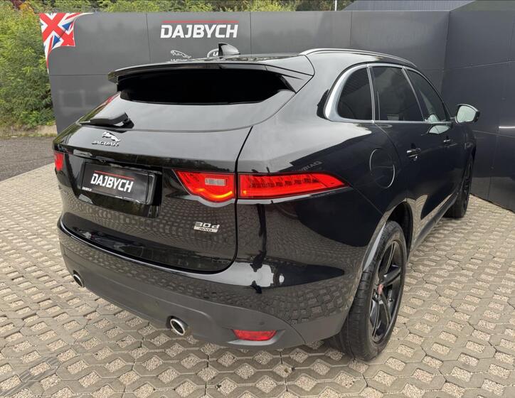 Jaguar F-Pace 6