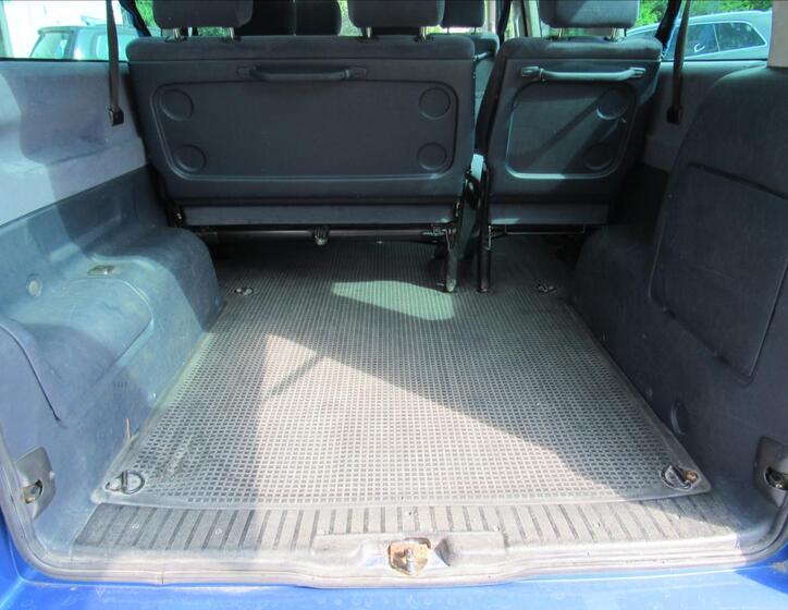 Volkswagen Caravelle 25