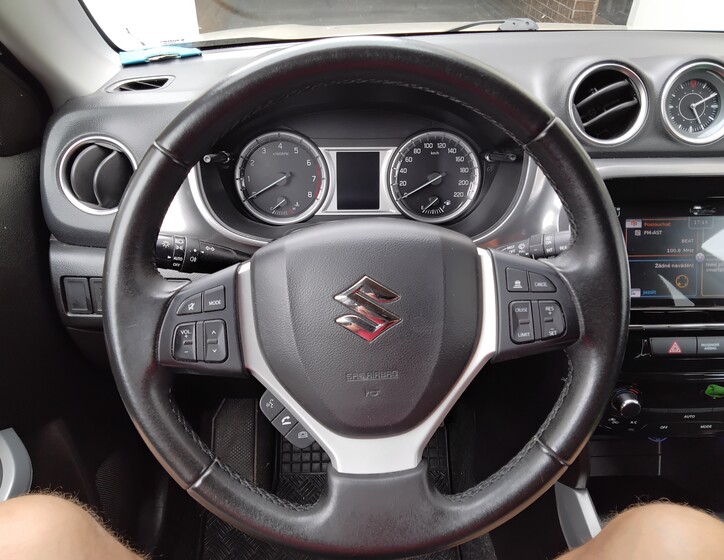 Suzuki Vitara 12